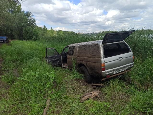 L200 застрял в камышах